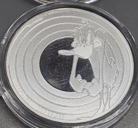 Looney Tunes BU Non Coloured Bugs Bunny, Daffy Duck, Tweetie Bird & Road Runner 1oz silver coins - Image 4