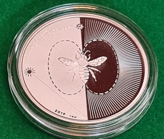 Wonderful World Bee Le Grand Mint Silver Bee Proof Silver Coin 2019 1 OZ 9999 Silver Bullion Coin W/COA - Image 2