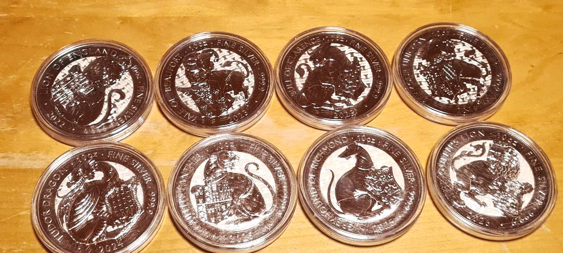 The 2023 UK Tudor Beasts Yale of Beaufort 10oz Silver Coin - Image 3